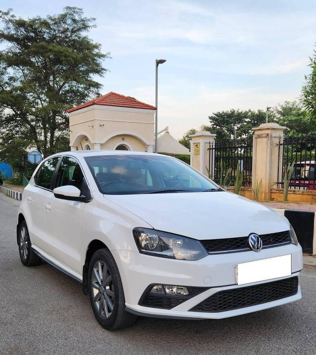 https://images10.gaadi.com/usedcar_image/4213923/original/processed_be64dadbeca55390cce0a3d10c71f6cd.jpg?imwidth=6400