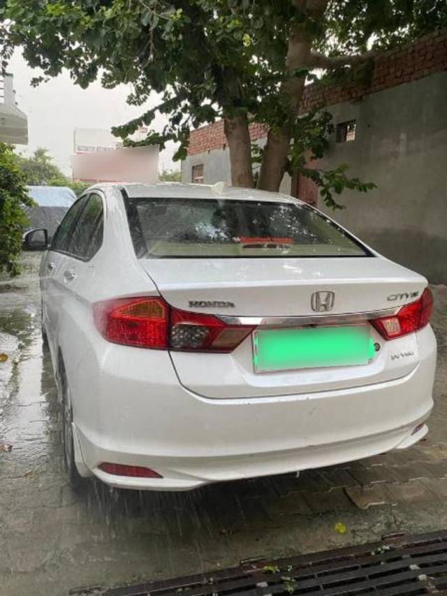 https://images10.gaadi.com/usedcar_image/4213929/original/processed_825a5ec9-3ad8-467f-b509-35bd23a8e51b.jpg?imwidth=6400