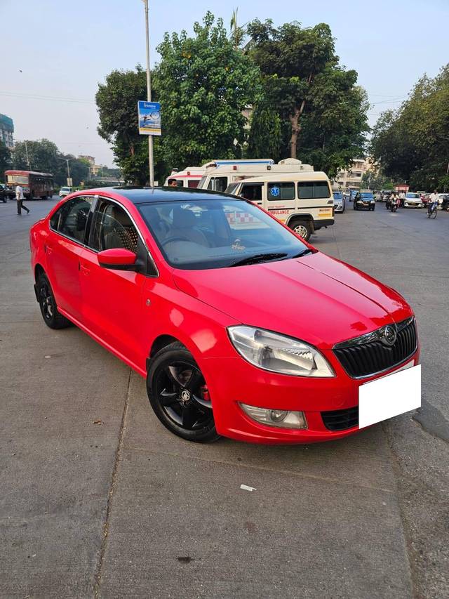 https://images10.gaadi.com/usedcar_image/4213937/original/processed_d9de6f17c689e079d48f19a86032085e.jpg?imwidth=6400