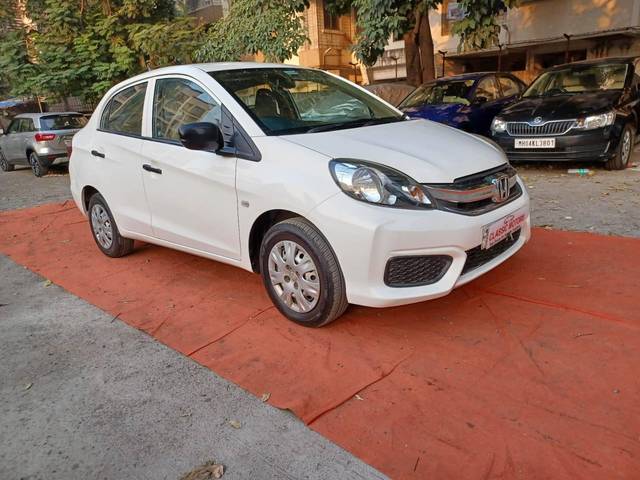 https://images10.gaadi.com/usedcar_image/4213950/original/processed_f621076cdee29ab194a89d6a51b2cf5e.jpg?imwidth=6400