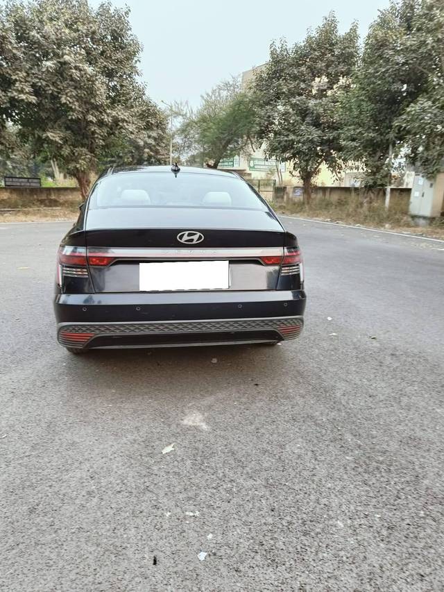 https://images10.gaadi.com/usedcar_image/4213952/original/processed_9e080a45ba6e996809d05ea16052b777.jpg?imwidth=6401