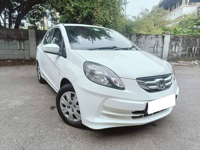 https://images10.gaadi.com/usedcar_image/4213956/original/processed_9f6adaec3332151efda7042c066fb0d7.jpg?imwidth=6400