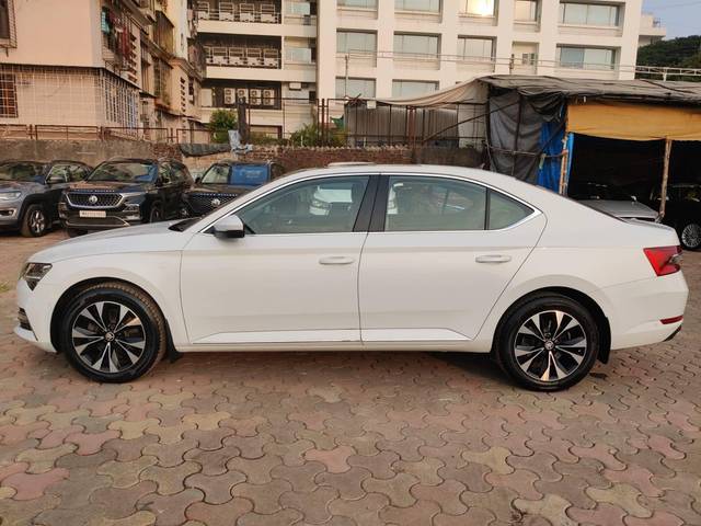 https://images10.gaadi.com/usedcar_image/4213958/original/processed_95f0b6be606f66d719f37071390f37e6.jpeg?imwidth=6402