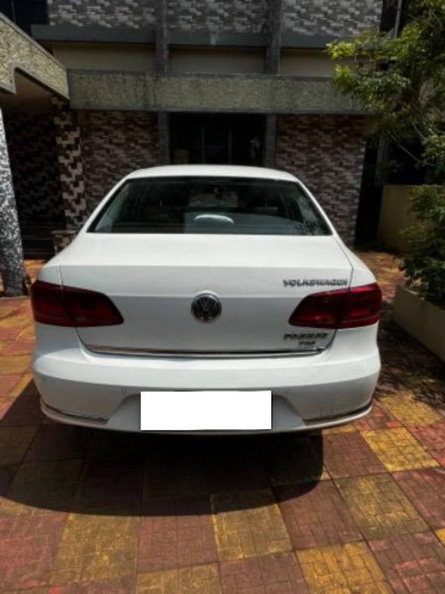 https://images10.gaadi.com/usedcar_image/4213979/original/processed_b3436d4b-3d2d-4ec0-83c0-c754be3228ce.jpg?imwidth=6401