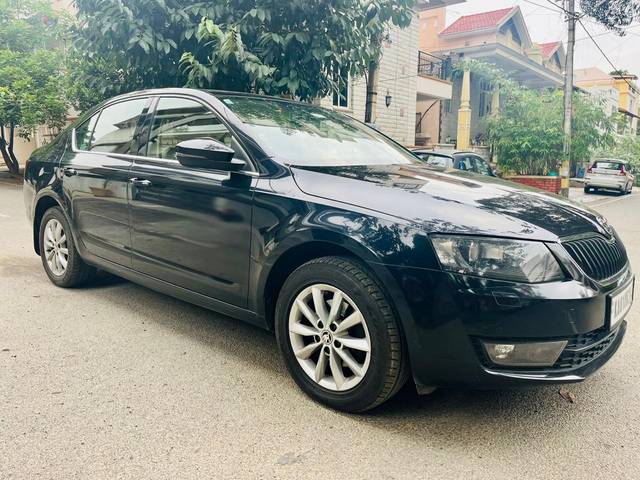 https://images10.gaadi.com/usedcar_image/4213987/original/9eea51a089de750136bcf67acd49daf8.jpg?imwidth=6400