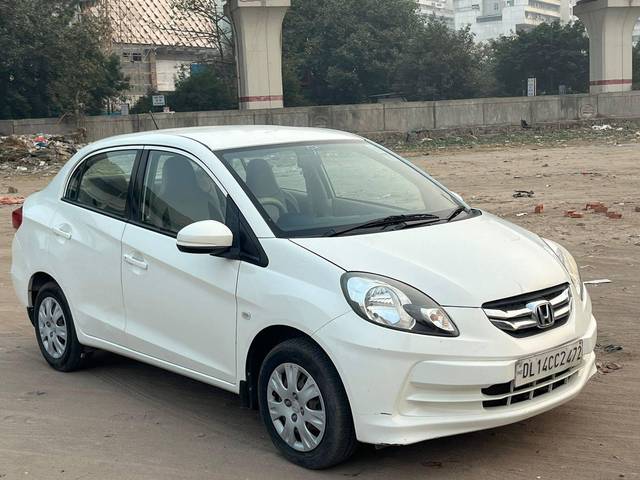 https://images10.gaadi.com/usedcar_image/4213993/original/processed_d90d2feb7fed28e65c06f90a42cc13fb.jpg?imwidth=6400