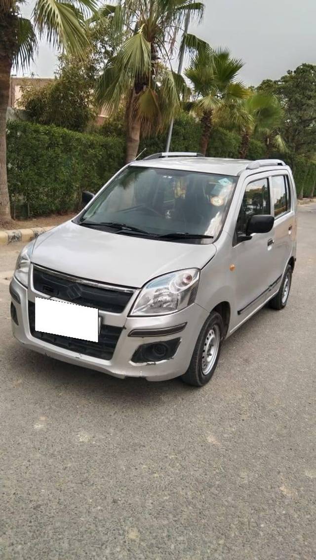 https://images10.gaadi.com/usedcar_image/4213995/original/processed_0600c1c1ca19fe2e8b3747a83ba8b463.jpg?imwidth=6400