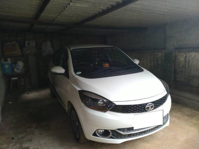 https://images10.gaadi.com/usedcar_image/4214152/original/processed_0de76b99-a493-48ef-8bff-6ac84770890a.jpg?imwidth=6400