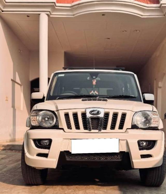 https://images10.gaadi.com/usedcar_image/4214239/original/processed_eec281b3-9cc2-4360-b404-41470bbdca72.jpeg?imwidth=6402