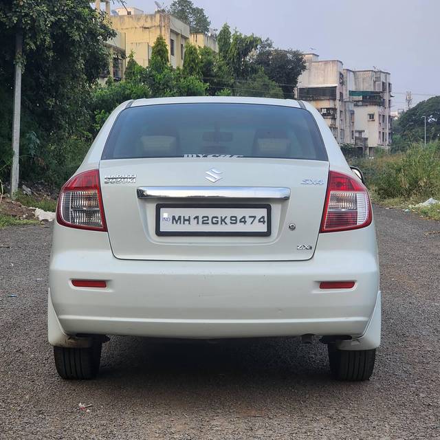 https://images10.gaadi.com/usedcar_image/4214411/original/processed_59675ce4eb0055abe5aaccb8ceb844b6.jpg?imwidth=6402