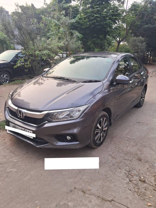 https://images10.gaadi.com/usedcar_image/4214485/original/processed_cdb0ffe0387c796d7fe9293a9fe58470.jpg?imwidth=6402