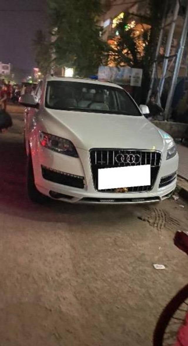 https://images10.gaadi.com/usedcar_image/4214580/original/processed_036b1e8b-0840-47e5-95cc-530911e748ec.jpeg?imwidth=6402