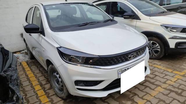 https://images10.gaadi.com/usedcar_image/4214624/original/processed_b4d61927-9bdd-4949-976f-36533bcffcef.jpg?imwidth=6400