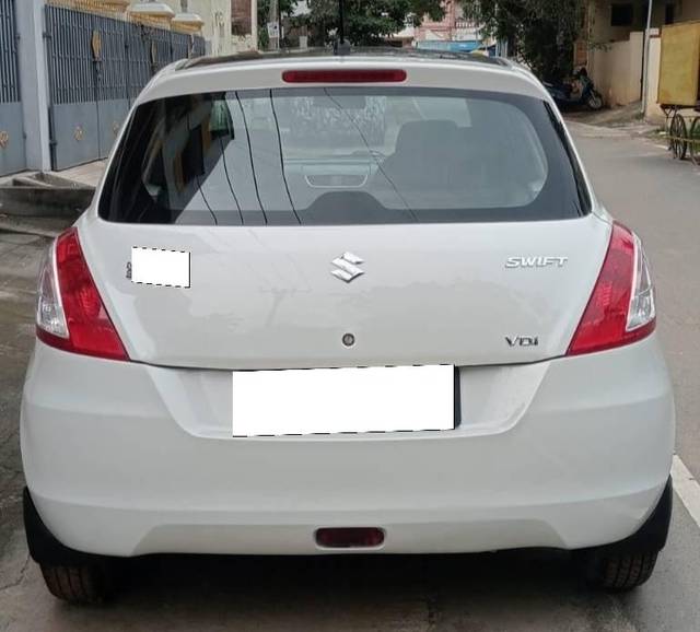 https://images10.gaadi.com/usedcar_image/4214664/original/processed_2d7748567a6ac1439605721a4ec0c10a.jpg?imwidth=6402