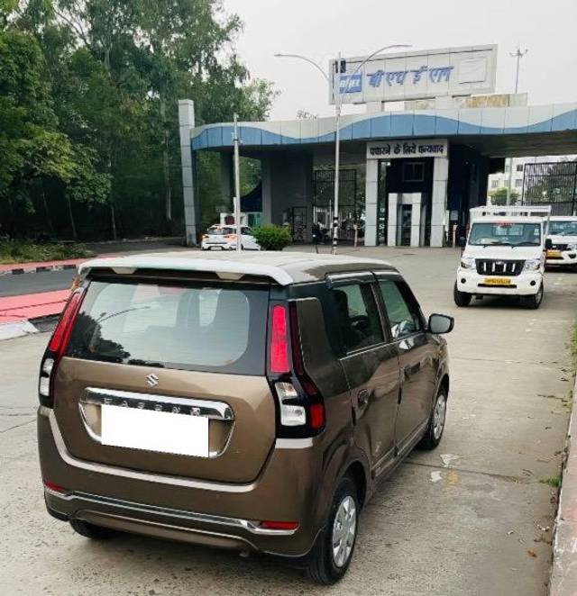 https://images10.gaadi.com/usedcar_image/4214819/original/processed_bd43e77d-1fe8-43fa-85f5-9d74ade5d568.jpg?imwidth=6400