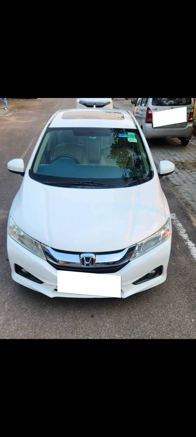 https://images10.gaadi.com/usedcar_image/4214877/original/processed_8ec3ca1e40a8c93c2fb5e4dde3d9f812.jpg?imwidth=6400