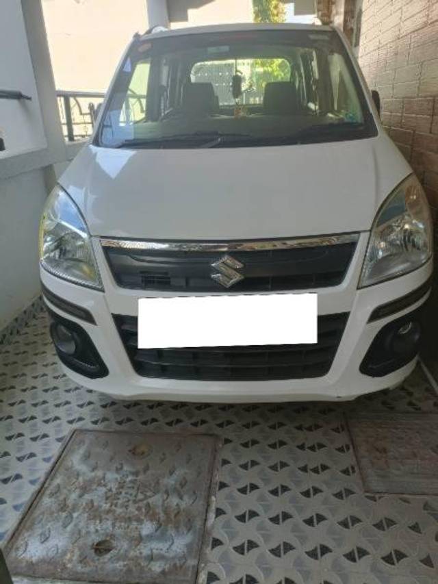 https://images10.gaadi.com/usedcar_image/4214879/original/processed_8e87bf9d-2851-41e4-b938-8d47464d2ecb.jpg?imwidth=6402