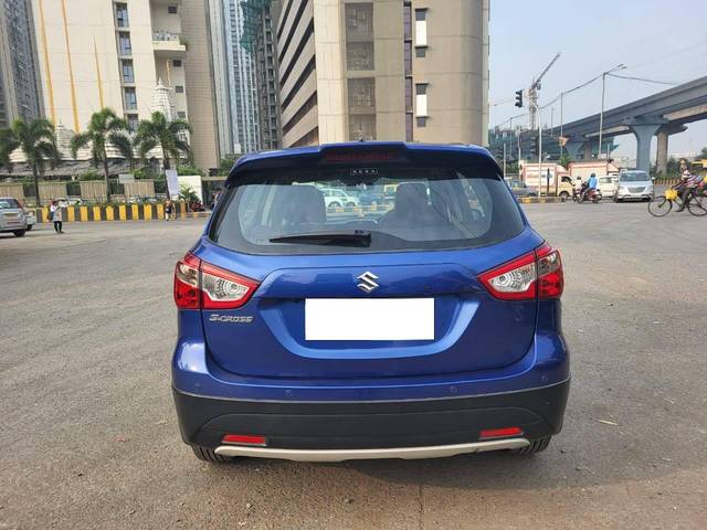 https://images10.gaadi.com/usedcar_image/4214930/original/processed_c28bd0bced59aa1bcade0de8d561193d.jpg?imwidth=6402