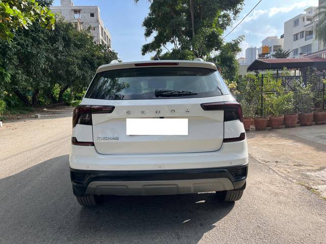 https://images10.gaadi.com/usedcar_image/4214943/original/processed_e9e28a0d6ec050c324c7b03015609687.jpg?imwidth=6402