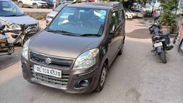 https://images10.gaadi.com/usedcar_image/4214966/original/processed_6699fb200f8f02c640345208722b8127.jpg?imwidth=6402