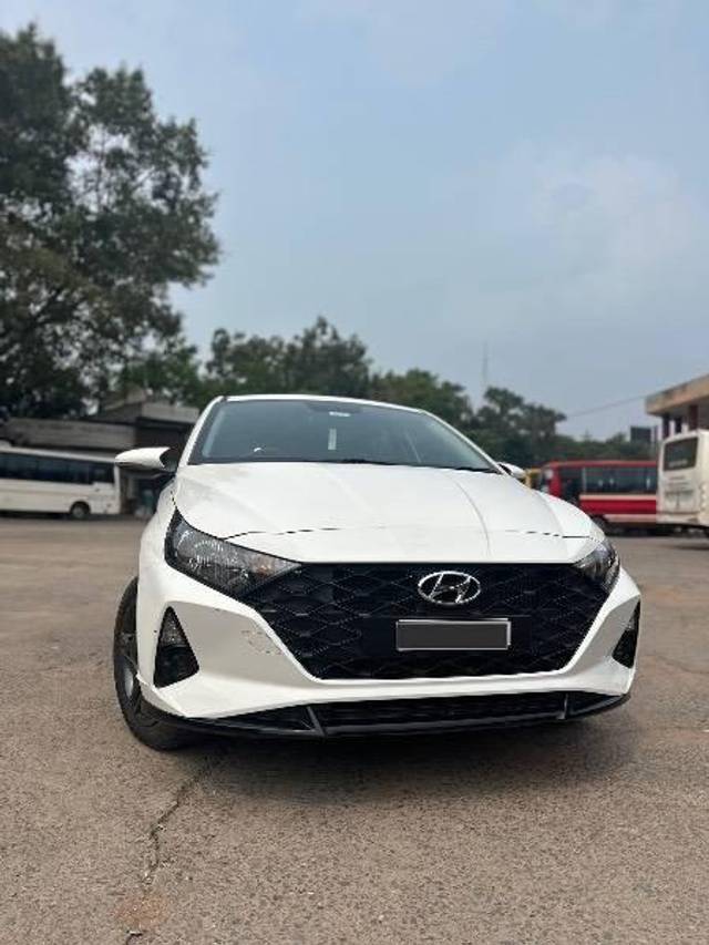 https://images10.gaadi.com/usedcar_image/4214982/original/processed_4f227192-012e-437b-ac10-48a91c40d0ce.jpg?imwidth=6400