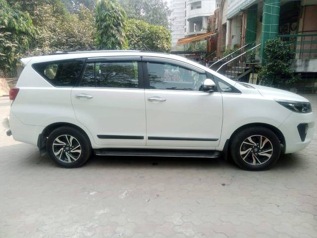 https://images10.gaadi.com/usedcar_image/4215015/original/e4eaa0ceca557780ec1f14c9efc7f580.jpg?imwidth=6400