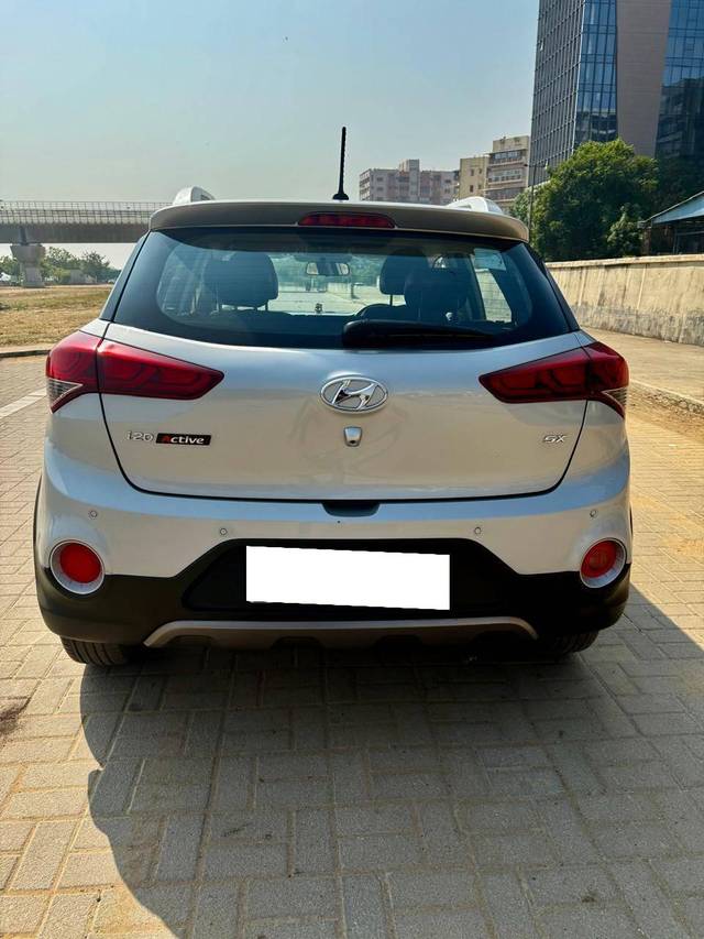 https://images10.gaadi.com/usedcar_image/4215034/original/processed_7c2258e9714c0338099d7984fdbf5700.jpg?imwidth=6401