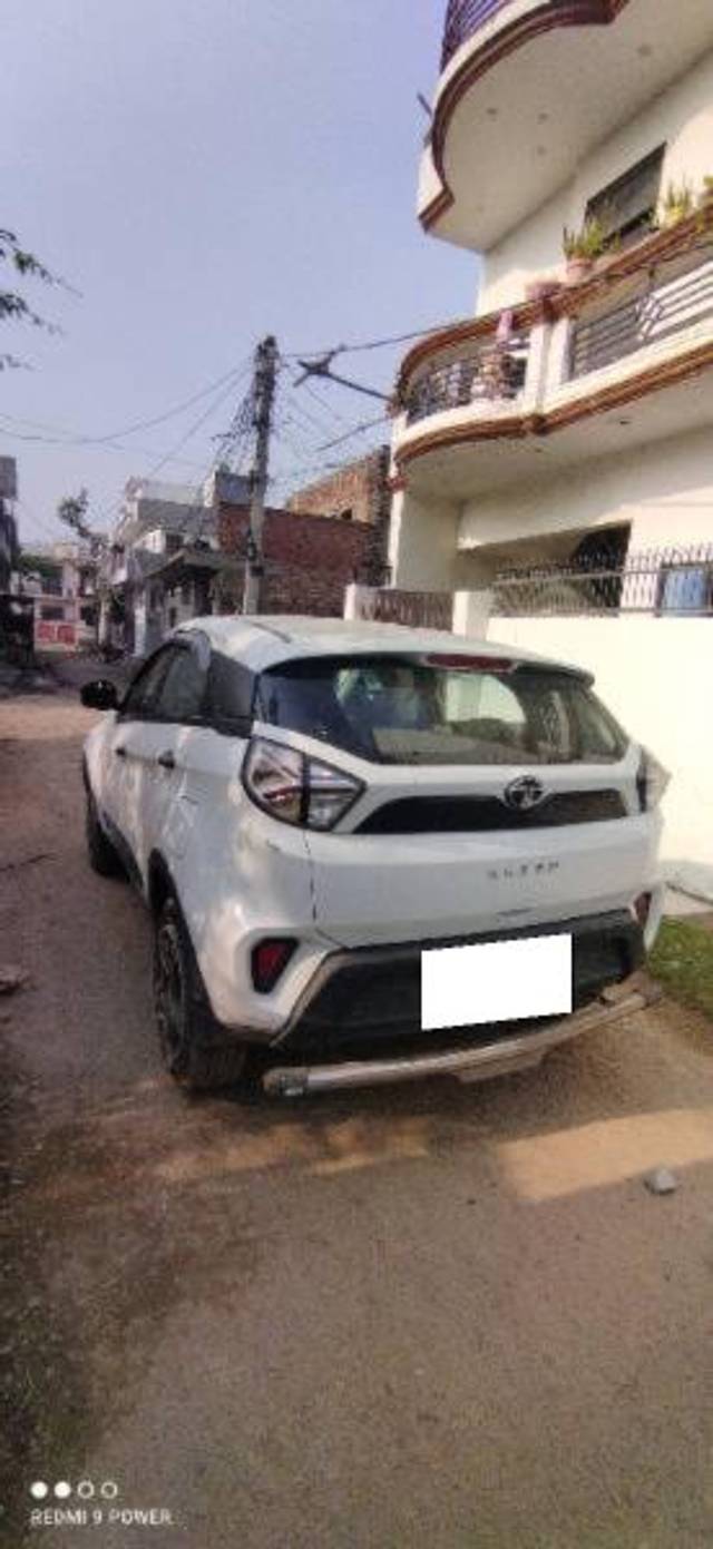 https://images10.gaadi.com/usedcar_image/4215125/original/processed_71055f72-2641-43db-bbfd-b0176f327d49.jpg?imwidth=6402