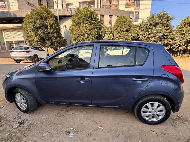 https://images10.gaadi.com/usedcar_image/4215192/original/ec87851e8445c2b197bbcd3af11007ff.jpeg?imwidth=6402