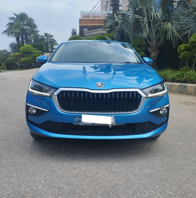 https://images10.gaadi.com/usedcar_image/4215208/original/processed_af7000c76e1d4ae986b52894ddcf961e.jpg?imwidth=6402