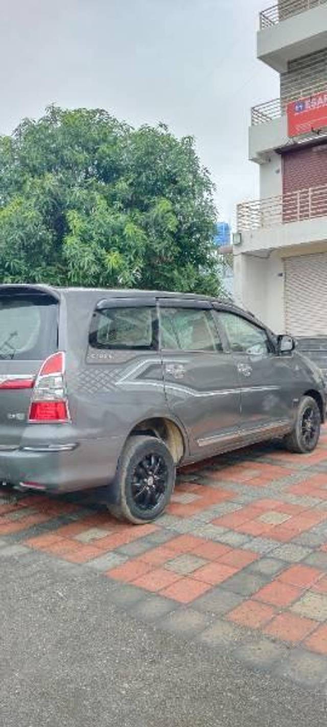 https://images10.gaadi.com/usedcar_image/4215426/original/processed_5570927c-ba87-461e-97d1-c28d80230933.jpg?imwidth=6402