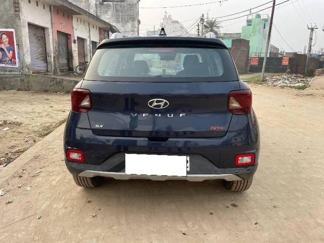 https://images10.gaadi.com/usedcar_image/4215446/original/processed_fb330f6c-00f9-4baa-9738-127be818b9fb.jpeg?imwidth=6401