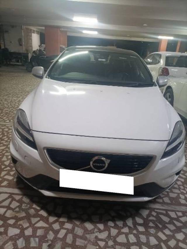 https://images10.gaadi.com/usedcar_image/4215732/original/processed_f0d2ca74-017b-43be-9a5b-3054998ab5ea.jpg?imwidth=6400