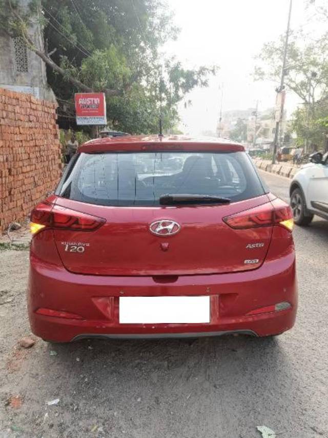 https://images10.gaadi.com/usedcar_image/4215824/original/processed_2bfff498-2a6e-4087-bf26-c0945778e820.jpg?imwidth=6401