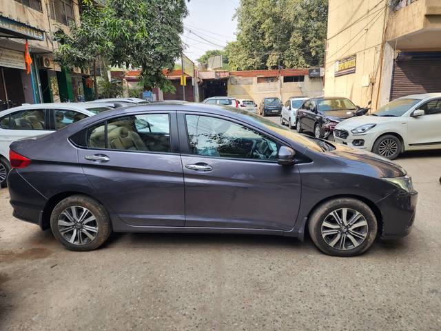 https://images10.gaadi.com/usedcar_image/4215867/original/processed_ae0f35c6269438693b0b3f88ca725284.jpg?imwidth=6401