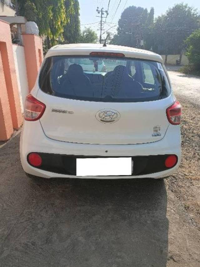 https://images10.gaadi.com/usedcar_image/4215873/original/processed_e337c5c1-b750-4639-b9be-0af8de97cb6c.jpg?imwidth=6401