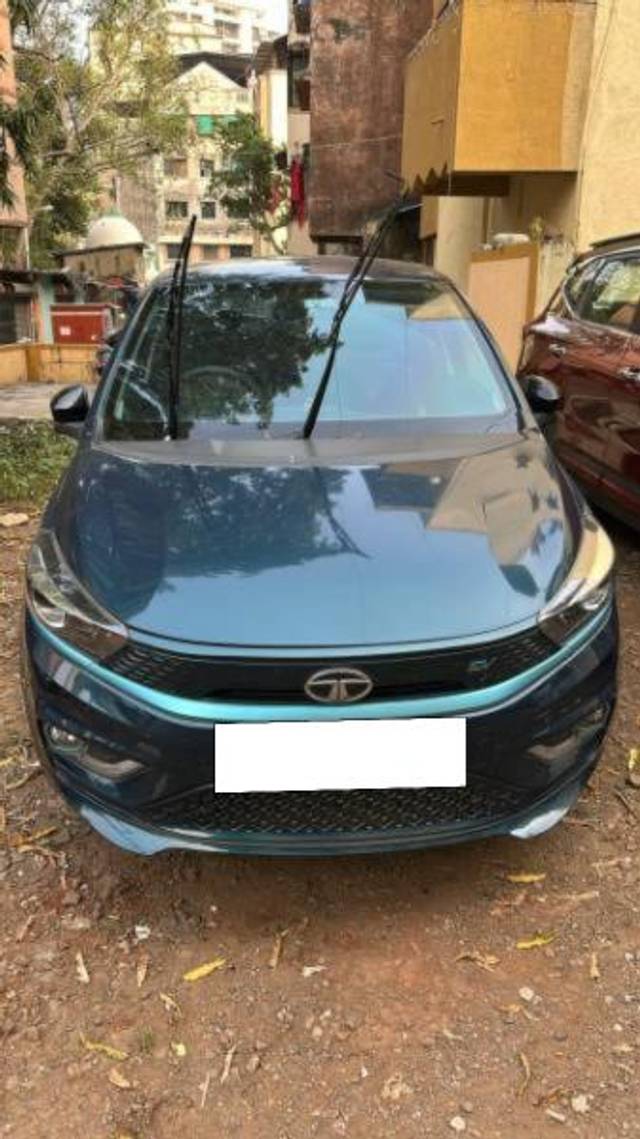 https://images10.gaadi.com/usedcar_image/4215924/original/processed_025f2114-85bc-425a-860d-00302e563e97.jpeg?imwidth=6401