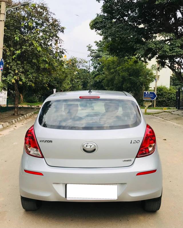 https://images10.gaadi.com/usedcar_image/4215962/original/processed_898453da83bae6503a21690a5fba6485.jpeg?imwidth=6402