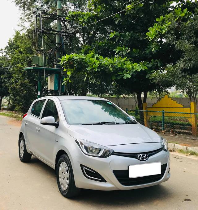 https://images10.gaadi.com/usedcar_image/4215962/original/processed_c043db0acd4b1c62ed761bf48866d674.jpeg?imwidth=6400