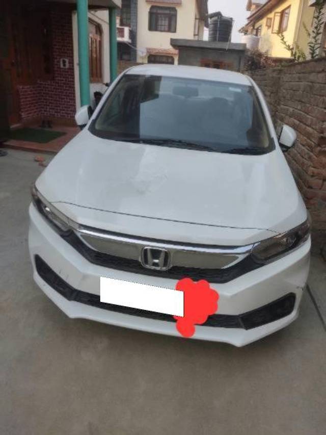 https://images10.gaadi.com/usedcar_image/4215972/original/processed_d5ac2c91-0b50-4e77-a1c8-b62ff9375627.jpg?imwidth=6400