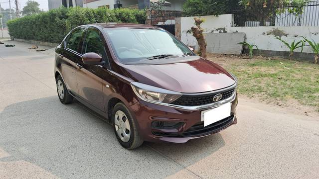 https://images10.gaadi.com/usedcar_image/4216018/original/processed_fdfeefbb10ebfa0988670a9484dfc127.jpg?imwidth=6400