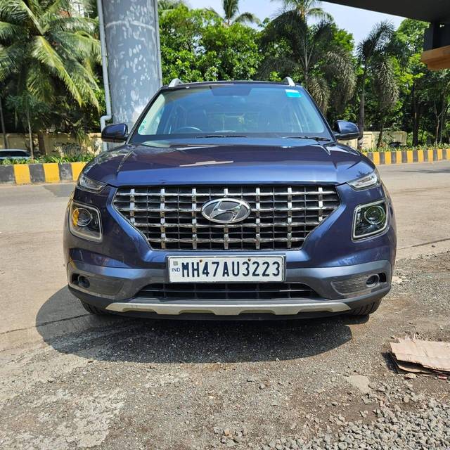 https://images10.gaadi.com/usedcar_image/4216059/original/processed_5efb8c8708163dc41ad9dd7c71c22368.jpg?imwidth=6401