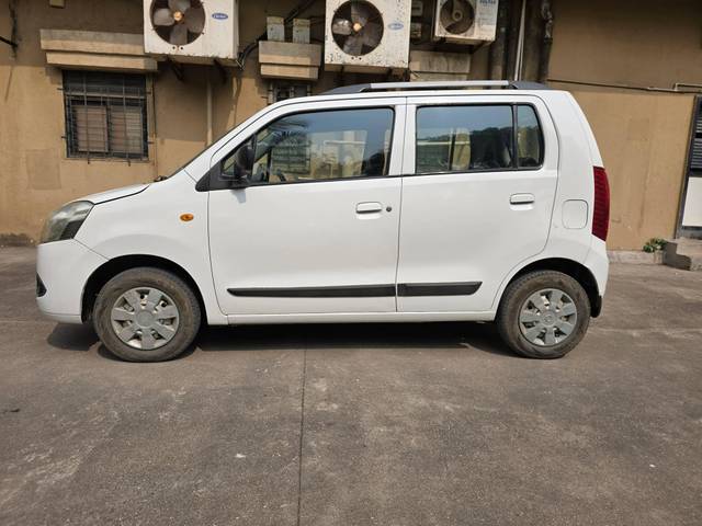 https://images10.gaadi.com/usedcar_image/4216112/original/processed_ebcc58ced6d60fb314e1797d130fa390.jpg?imwidth=6402