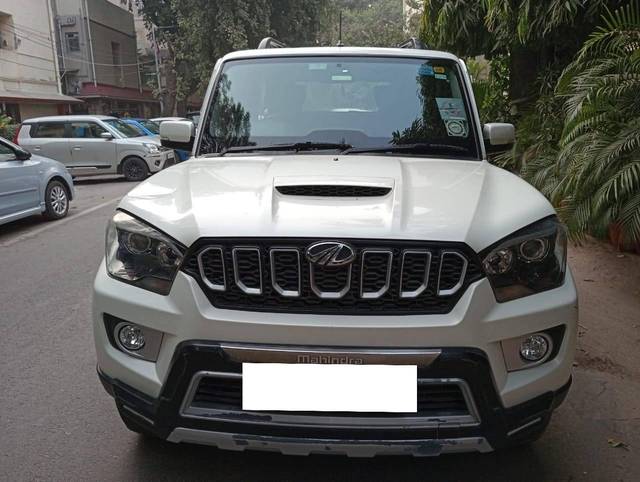 https://images10.gaadi.com/usedcar_image/4216128/original/processed_a160e0ad6acd4e2a14ab3c8b4ec78866.jpg?imwidth=6402