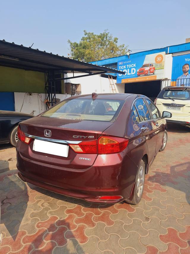 https://images10.gaadi.com/usedcar_image/4216168/original/processed_51b6ba7fd1dfab4dceacd7d3cd75a11a.jpg?imwidth=6402