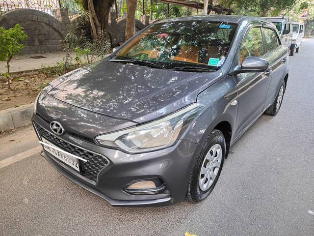 https://images10.gaadi.com/usedcar_image/4216216/original/processed_be3439a8adbf9972b825e68273202bc4.jpg?imwidth=6400