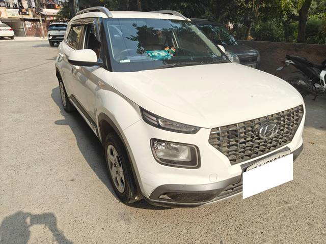 https://images10.gaadi.com/usedcar_image/4216218/original/processed_1e7e2b6160ffccf9e6268262df864019.jpg?imwidth=6400