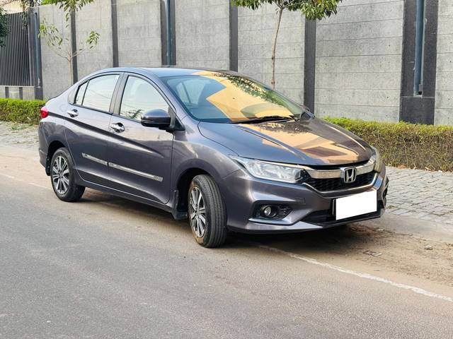 https://images10.gaadi.com/usedcar_image/4216345/original/processed_9bc7ce472afe012036084a9be546ad11.jpeg?imwidth=6400