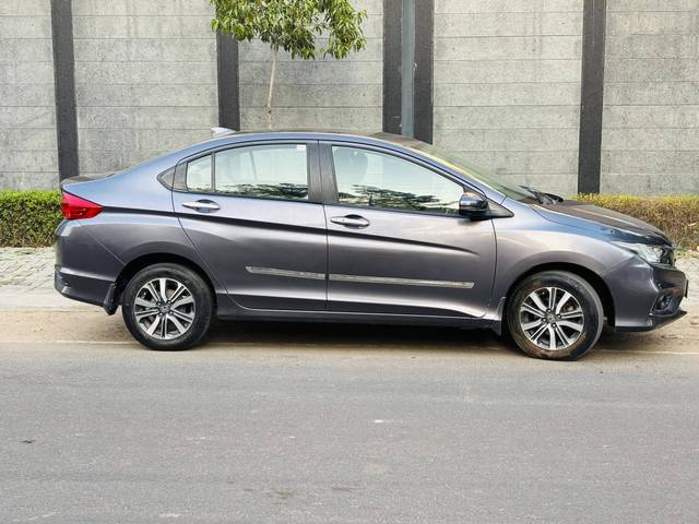 https://images10.gaadi.com/usedcar_image/4216345/original/processed_f88f2c6d89858c04e9e9956ba84eedcf.jpeg?imwidth=6401