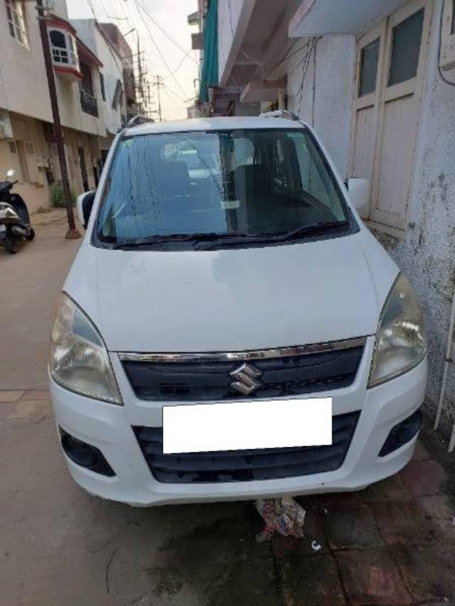 https://images10.gaadi.com/usedcar_image/4216402/original/processed_9556b448-b751-40c5-b44c-ad79f81f3e5e.jpg?imwidth=6400